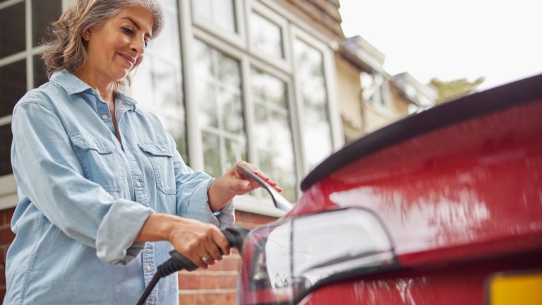 "EV Charging Platform Integration: Streamlining Operations and Improving Efficiency"