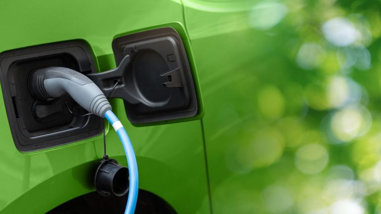 "Improve EV Charging with Scheduling Automation: Avoid Overstay Penalties & Prioritize Charging"