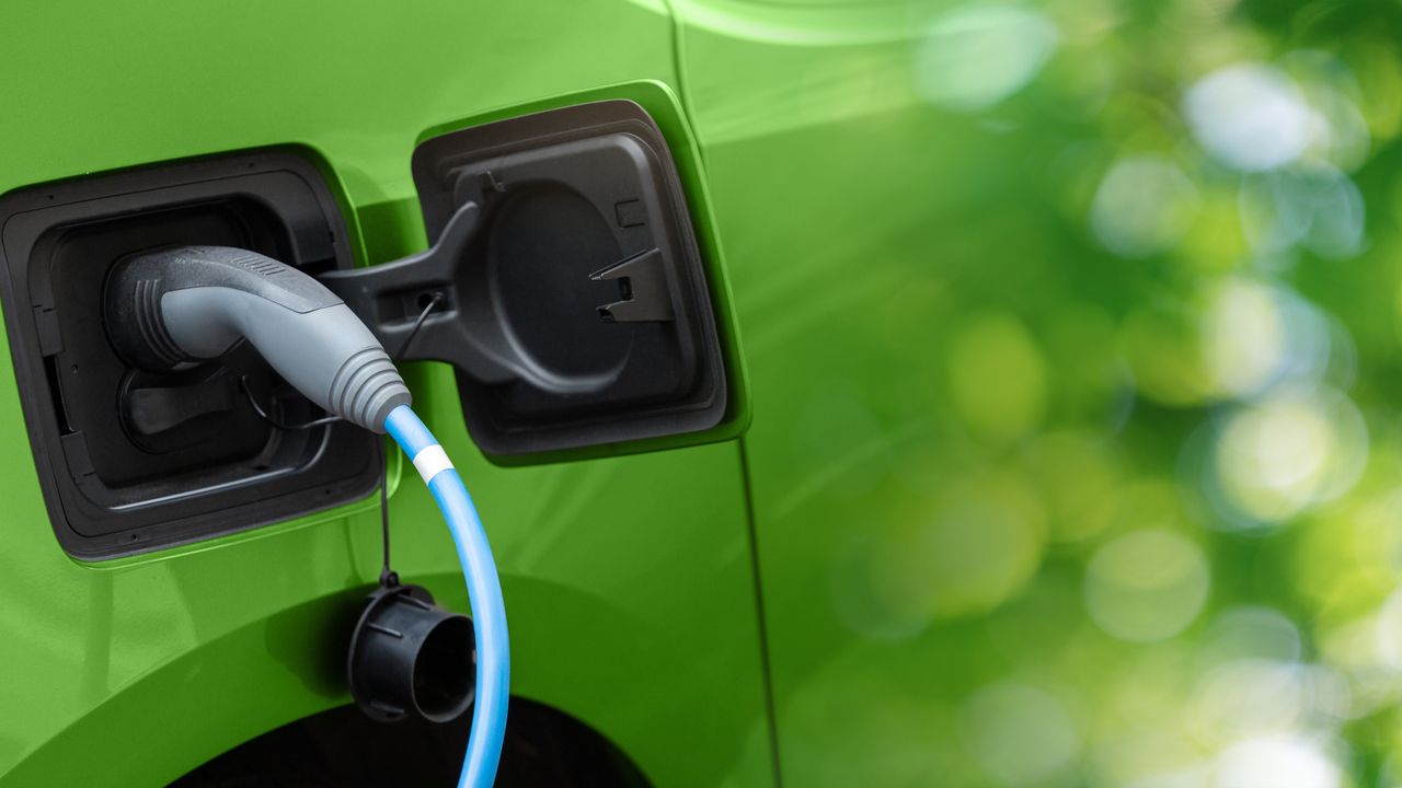 "Improve EV Charging with Scheduling Automation: Avoid Overstay Penalties & Prioritize Charging"