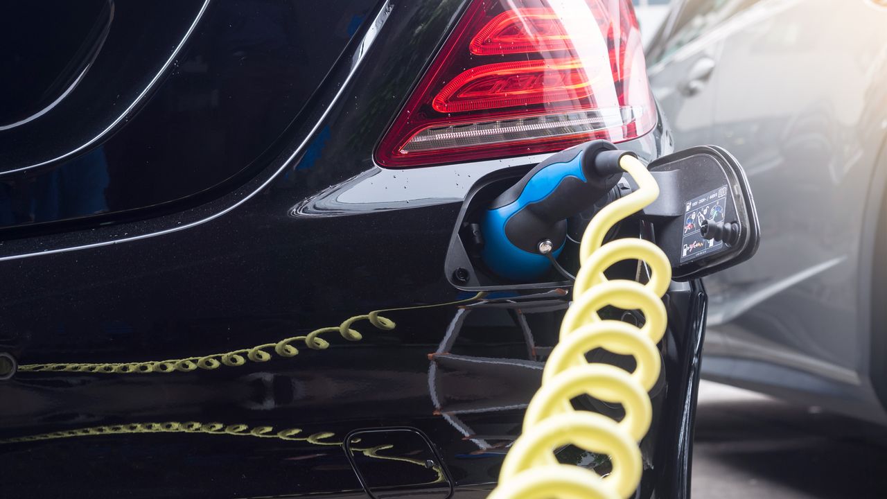 "Advantages of Electric Cars: Reduced Reliance on Oil, Tax Credits & Less Maintenance"
