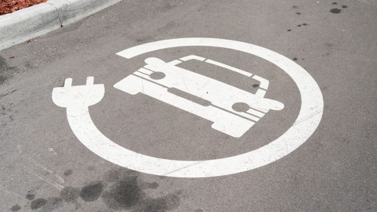 "Discover the Benefits of Electric Cars: Environmentally Friendly and Efficient | EVs and Clean Technology"